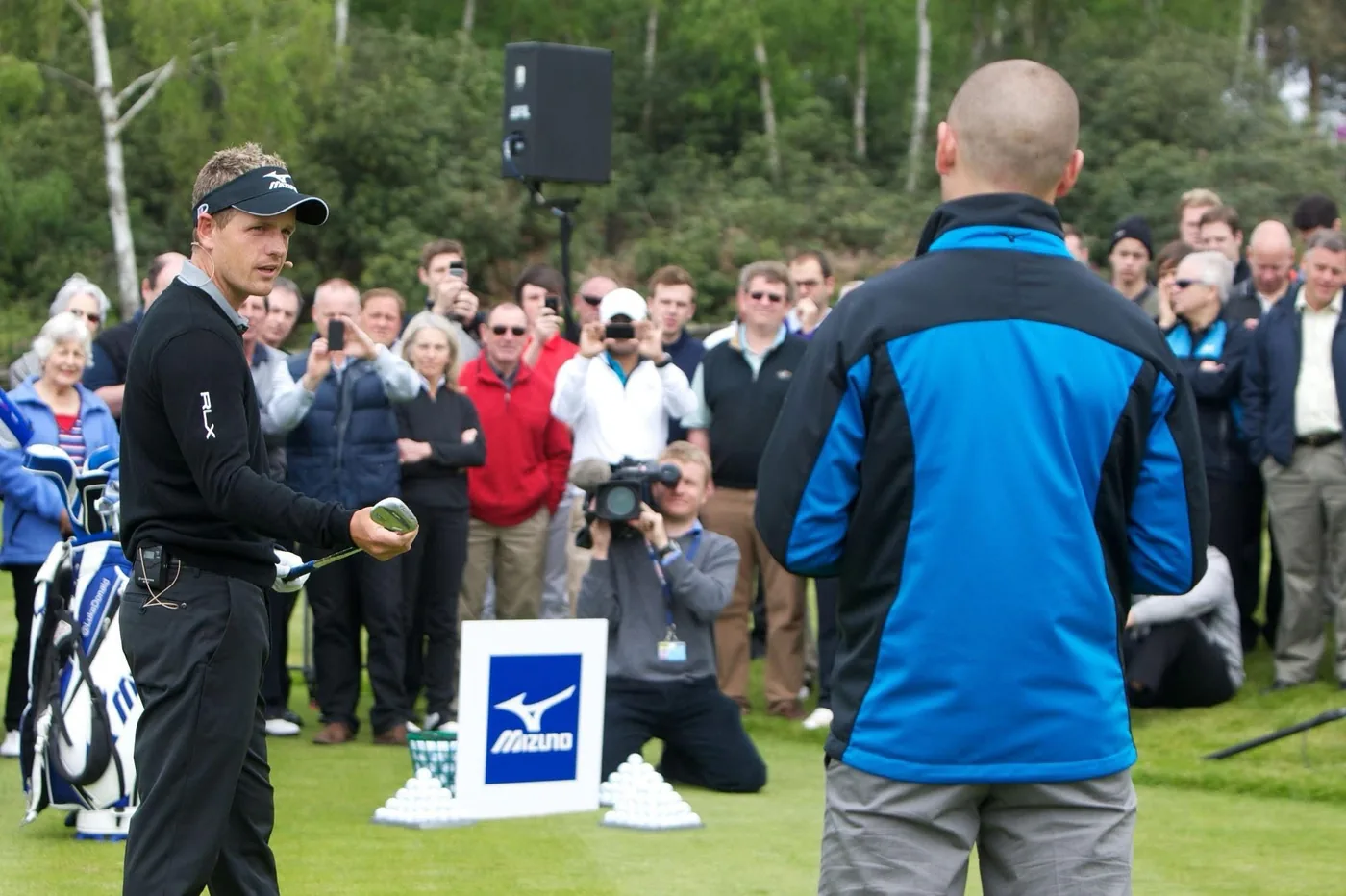 A Mizuno Golf event with a large crowd and a film crew